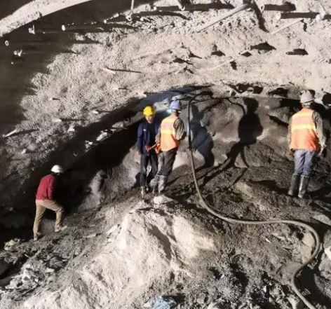 乐业隧道拱顶带模注浆料，微膨胀注浆料的特点及施工工艺